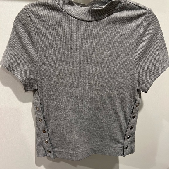 We The Free Gray High Neck Short Sleeve Tee With Side Button Accents Size L - Picture 4 of 8